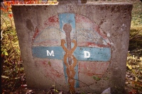 Medical memorial. E.T. Wickham site, 1995.