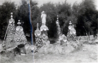 Snapshot of sculptures at Little Bit O' Heaven, Davenport, Iowa