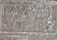 M.F. Adair, Le Temps Reviem, 1948. "Le Temps Revient" was Lorenzo de' Medici's motto, meaning something like "the time comes again." It appears to be misspelled here. Chicago Lakefront stone carvings, south of La Rabida Hospital. 2023