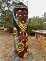 Pillar near the kiva, St. Eom's Pasaquan, 2016