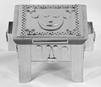 Stanley Szwarc stainless steel face box with disk eyes and ears, front view