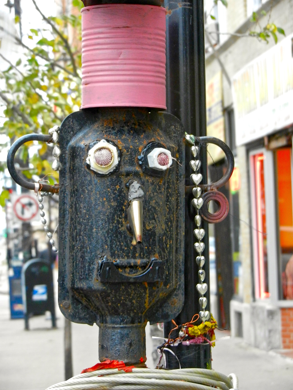 Muffler man face detail, 3 Stars Auto Body sidewalk muffler man in November 2011. Lawrence Avenue near Sacramento, Chicago