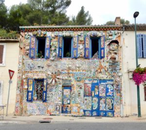 The House of She Who Paints, Danielle Jacqui's environment northeast of Marseille